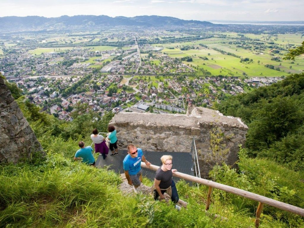 Aufgang Ruine Alt-Ems