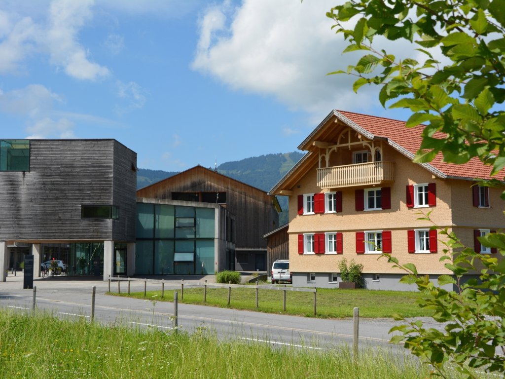 Gemeindeamt mit Bauernhaus